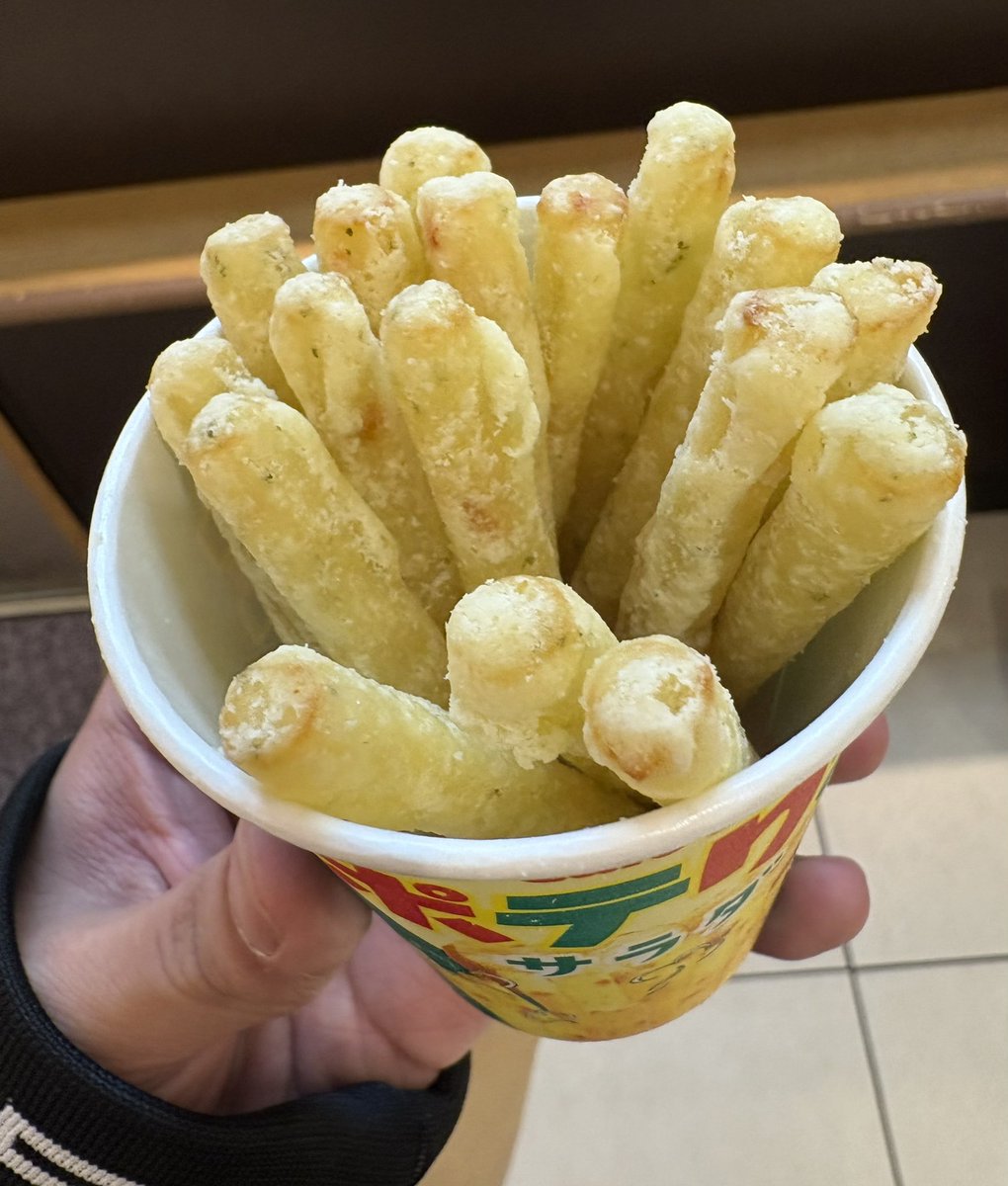 fun9sea's tweet photo. 揚げたじゃがりこ食べれる店があったので買ってみた、中々美味い☺️ https://t.co/DPm92K1rHc