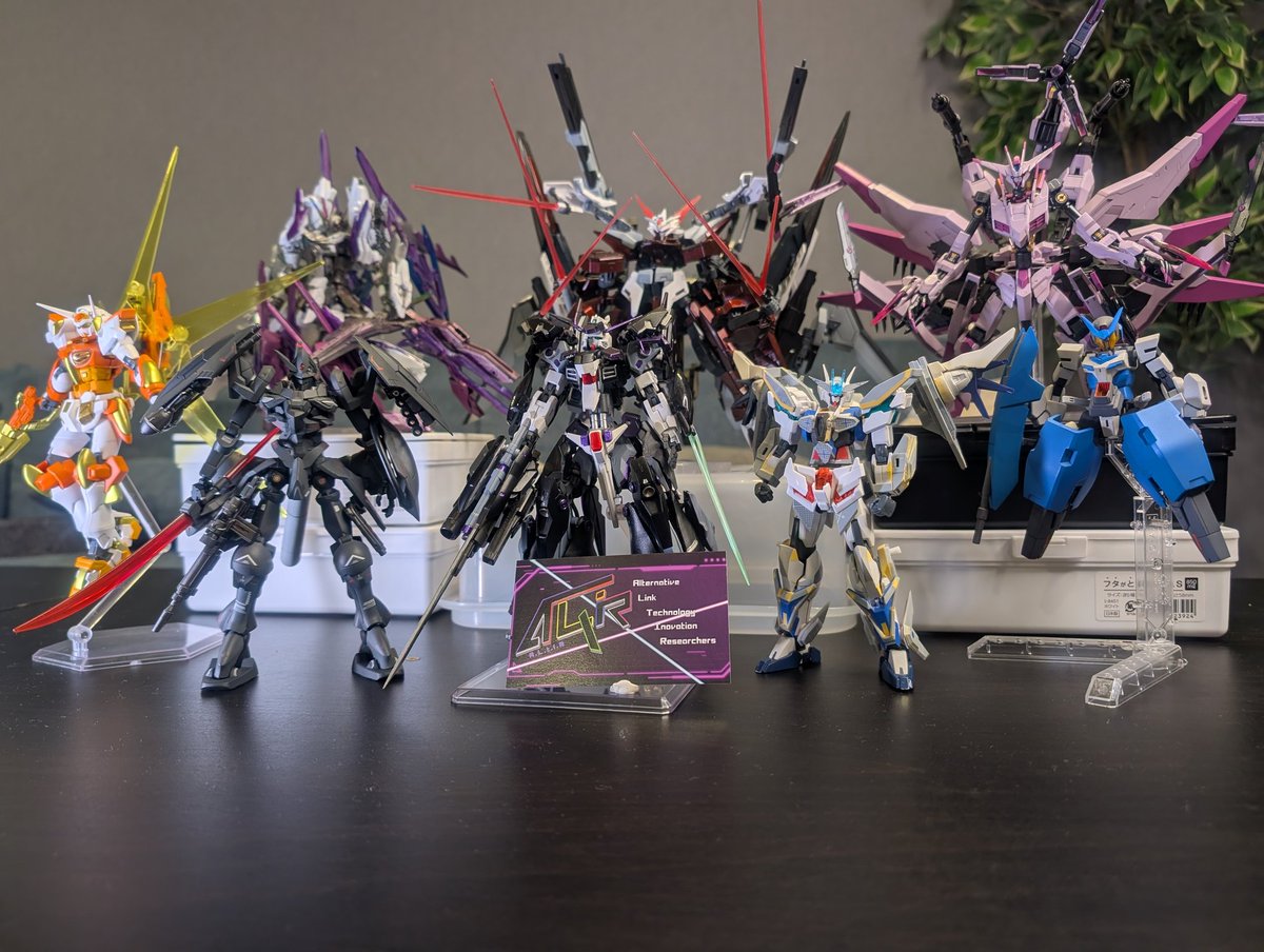 KuronoF0009's tweet photo. サークルAltiR集合!
俺達が最強だ…!
#AltiR https://t.co/SsBUHjIs1O