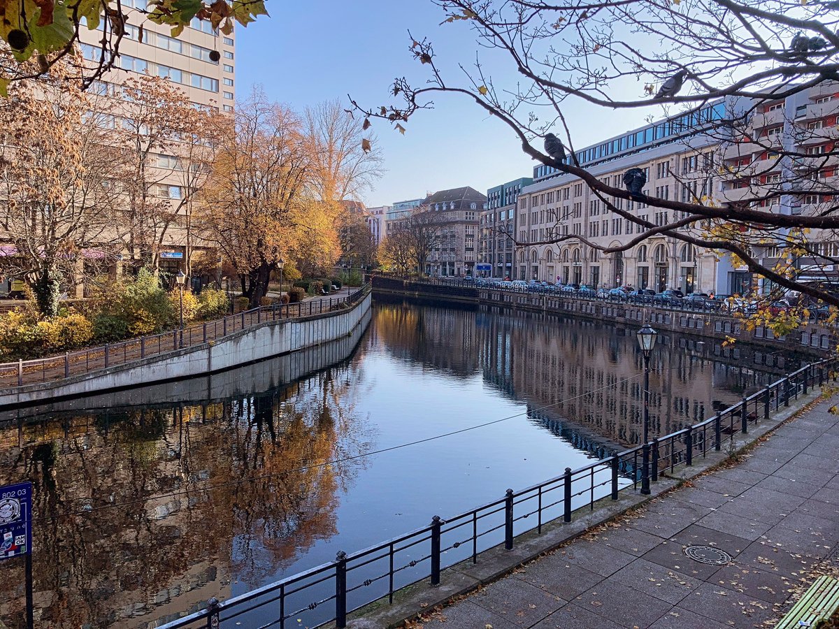 The sexy little watery curve at Spittelmarkt / Fischerinsel #berlin #walkingberlin