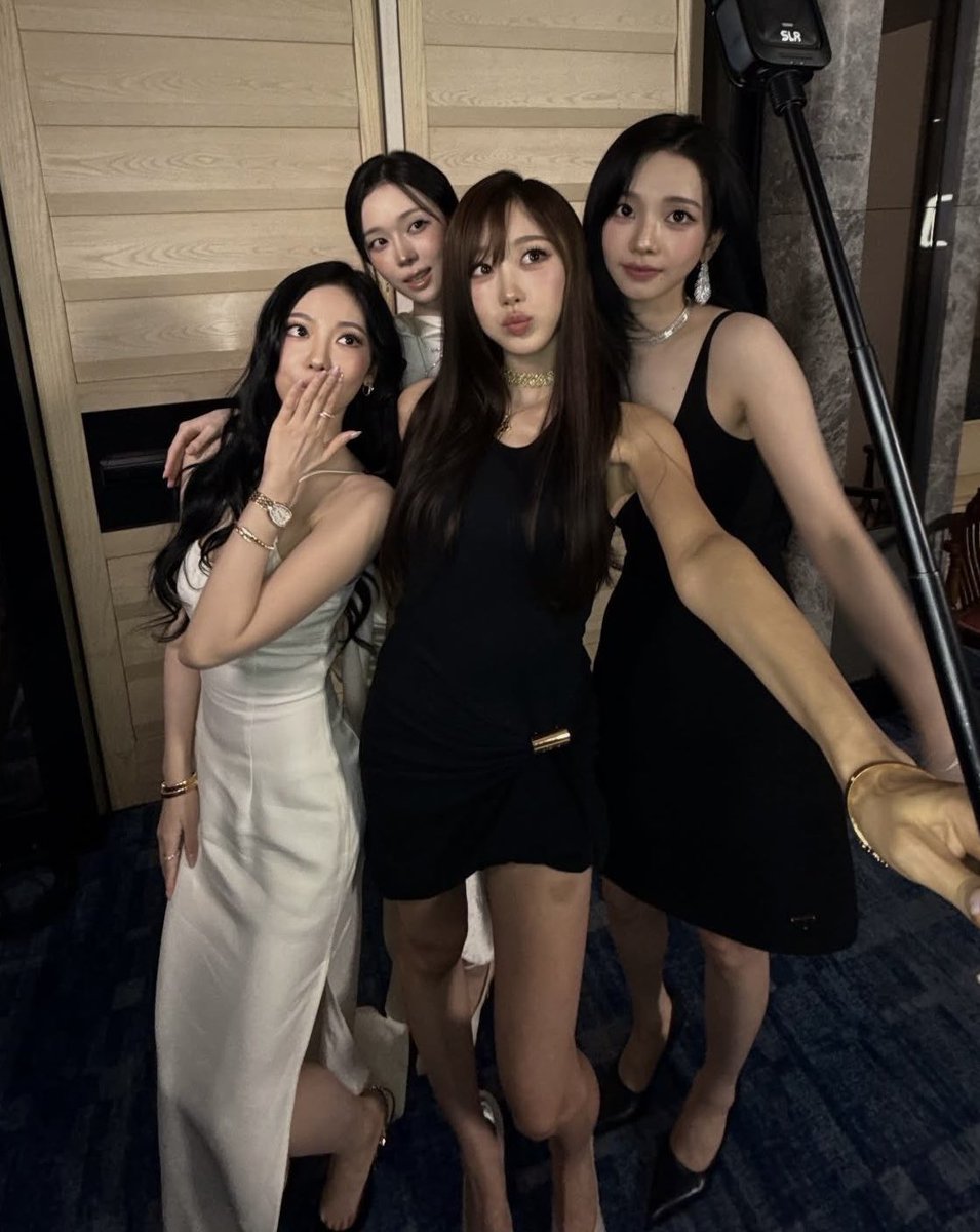 AESPA WILL DO A SPECIAL DOME TOUR AT KYOCERA AND TOKYO DOME IN 2026 OMG THIS IS BIG😭

11-12 April: Kyocera Dome 
25-26 April: Tokyo Dome 

It’s on Karina’s birthday too, which makes it even more meaningful🥹