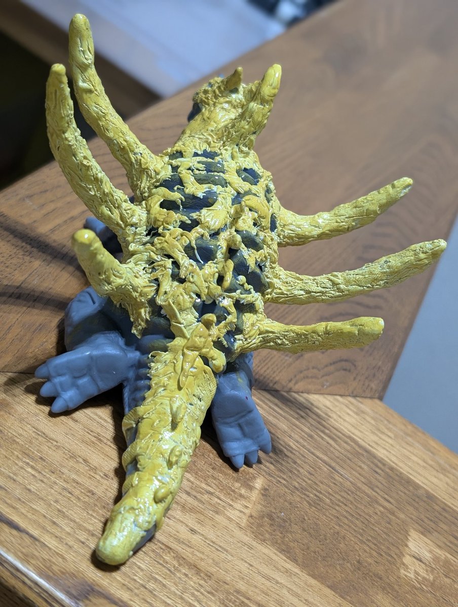 ソフビ改造 パゴスを改造して 古代粘菌怪獣エドマフィラ を作りました