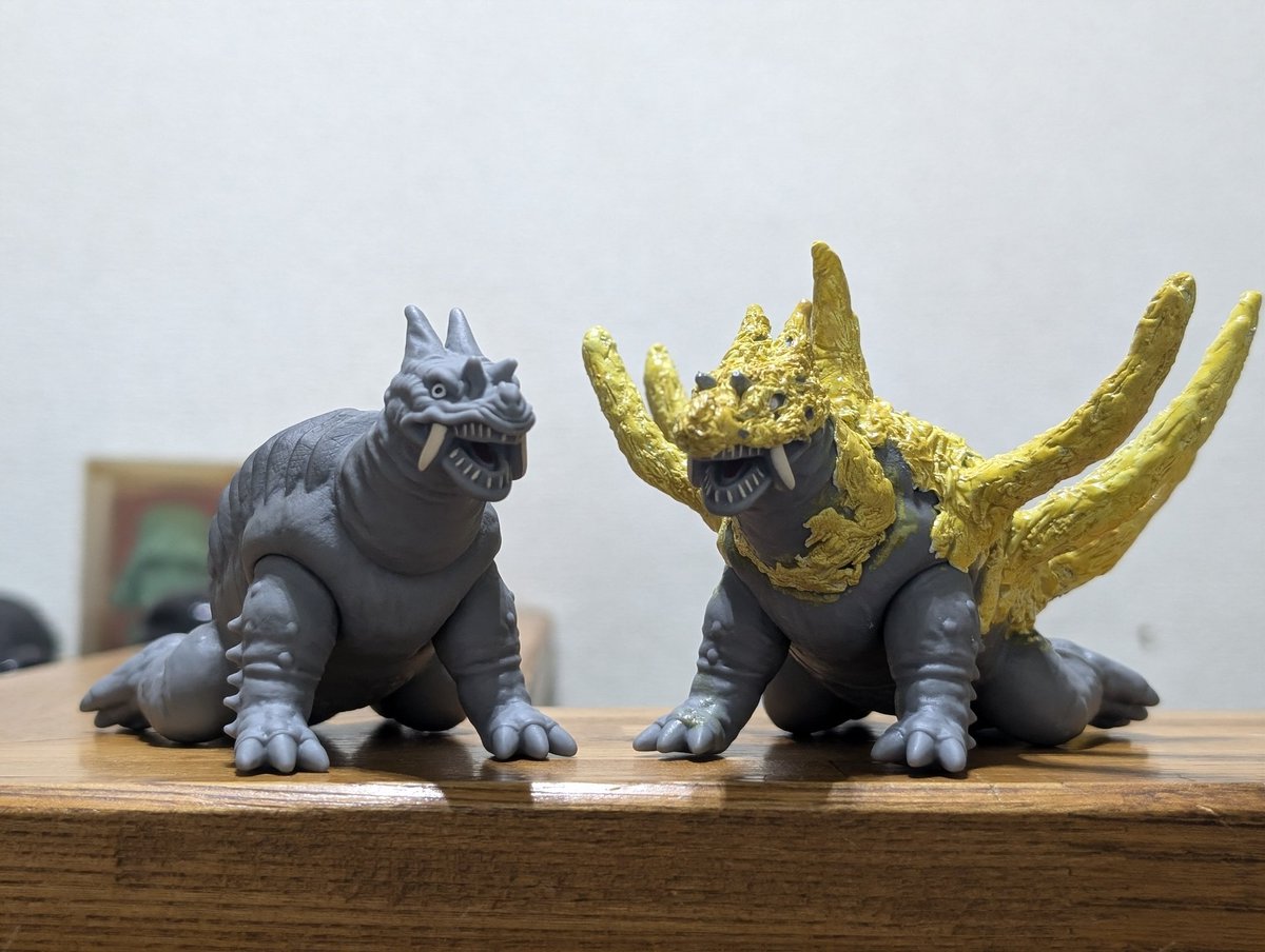 ソフビ改造 パゴスを改造して 古代粘菌怪獣エドマフィラ を作りました