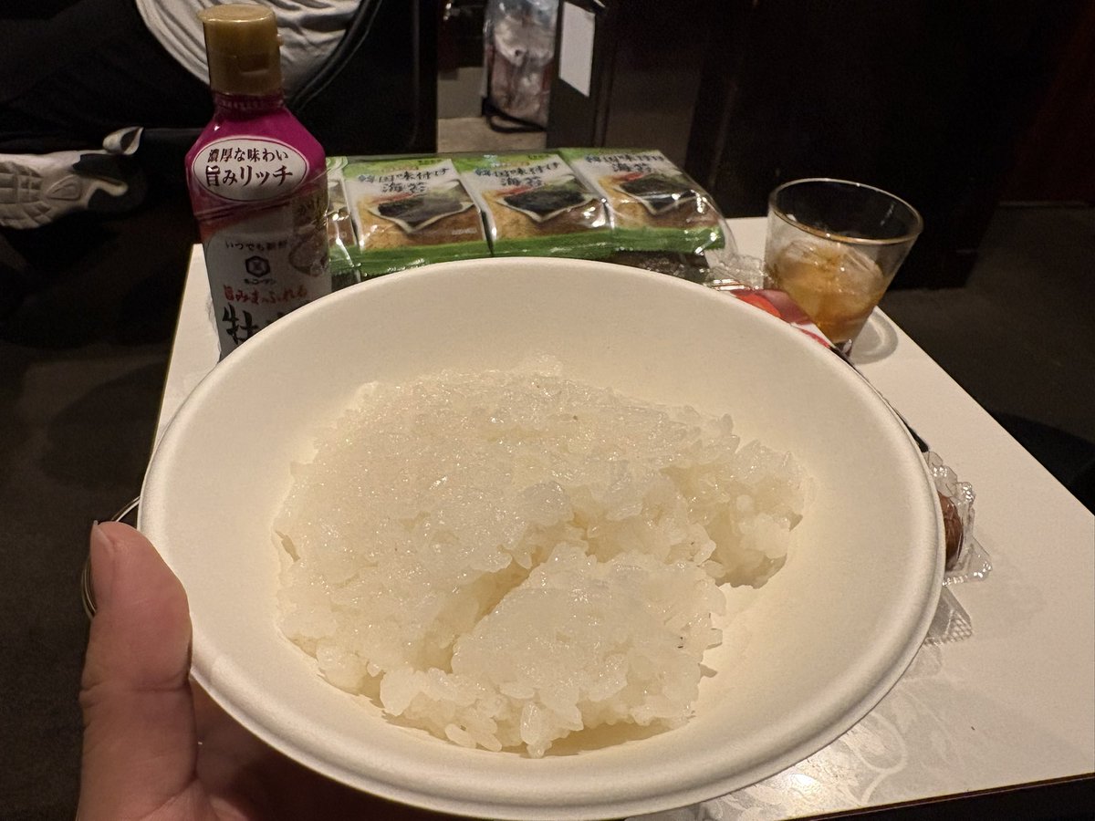 久しぶりに顔出せました🍚🤍
白米久しぶりに食べた😂
もっちもちツヤツヤうますぎた！！！
ありがとうございました😊💞