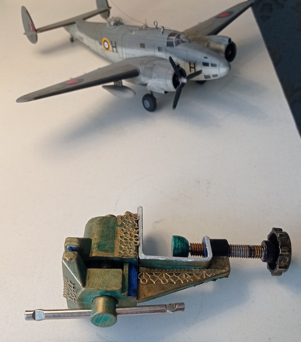 Рукодельская спильнота, постите фото своих тисочков. У меня в эрмитажном стиле: малахит и золотые кружева. 

<a href="/lenarrrik/">голь перекатная</a>