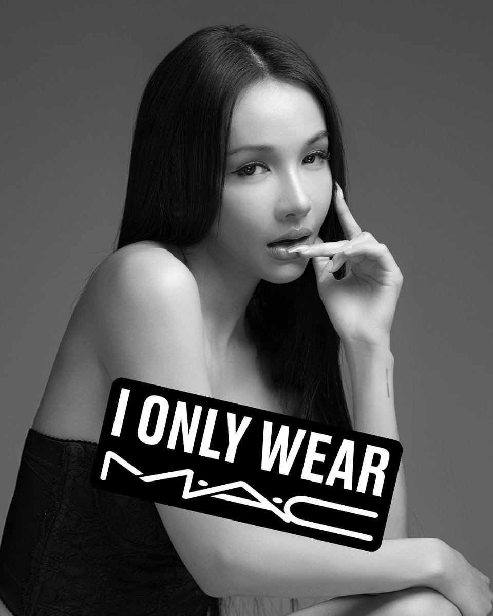 MACCosmeticsTH's tweet image. BOWKYLION ONLY WEARS M·A·C เพราะความสวยและความมั่นใจ ไม่จำเป็นต้องหลายขั้นตอน แค่ M·A·C ก็จบ สวยครบได้ทุกลุค🖤✨

เริ่มด้วยงานผิว กับแป้ง M·A·C Studio Fix เสกผิวดูเนียนสวย ให้ฟินิชเบลอแมตต์ ติดทน คุมมัน กันน้ำ มี 30 เฉดสี bit.ly/4f3x2dR

#IONLYWEARMAC #MACStudioFix