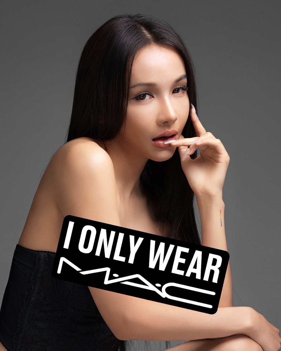 MACCosmeticsTH's tweet image. BOWKYLION ONLY WEARS M·A·C เพราะความสวยและความมั่นใจ ไม่จำเป็นต้องหลายขั้นตอน แค่ M·A·C ก็จบ สวยครบได้ทุกลุค🖤✨

เริ่มด้วยงานผิว กับแป้ง M·A·C Studio Fix เสกผิวดูเนียนสวย ให้ฟินิชเบลอแมตต์ ติดทน คุมมัน กันน้ำ มี 30 เฉดสี bit.ly/4f3x2dR

#IONLYWEARMAC #MACStudioFix