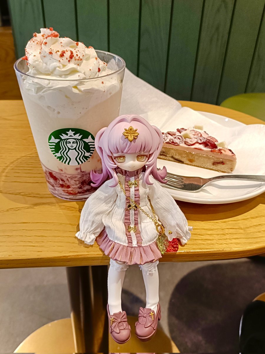 スタバで苺ペチってきた

#ルナロア