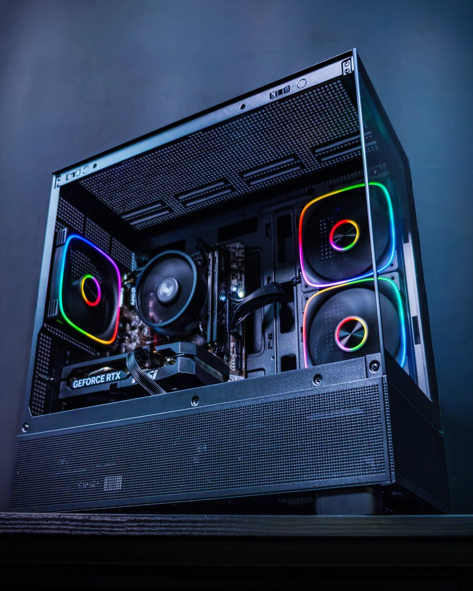 It’s chilly outside ❄️, but the AWD-IT Solar will warm up your weekend.

Intel Core i5 14400F + RTX 5070 Ti 16GB delivers smooth, high-frame-rate gaming that keeps the action hot.

Make it yours with our online configurator and build a rig as unique as your weekend plans.

Check