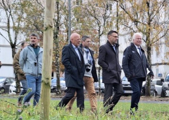 Balade végétale le long de la ligne de tram avec <a href="/FCuillandre/">François Cuillandre</a> et <a href="/nedelecyohann/">Yohann Nédélec</a> 
✅Sept hectares d’espaces verts aménagés 
✅Une augmentation de 45 % du végétal existant 
✅2178 arbres replantés pour 553 arbres coupés
✅Engagements tenus