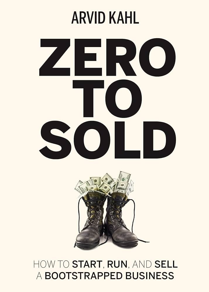 guishou_56's tweet image. 最近读了一本书《Zero to Sold》

作者是个程序员，一个人写代码，两年变现上百万。

书里有个关于定价的观点，颠覆了我的认知。

很多个人创业者（包括我自己）都习惯给产品定个&quot;良心价&quot;，觉得便宜才能吸引用户。

但作者说：宁可定高，也别定低。为什么？

第一，低价吸引来的往往是最难伺候的客户。…