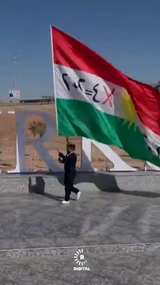 Osiyolik qizlar ozlarining mushuklarini va anal fotosuratlarini onanizm qilishadi