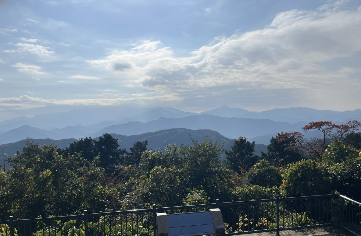 neterannai's tweet photo. 小学生のときに岩手の早池峰山を登って以来の登山。高尾山からリハビリを。 https://t.co/b1oMWGgQuf