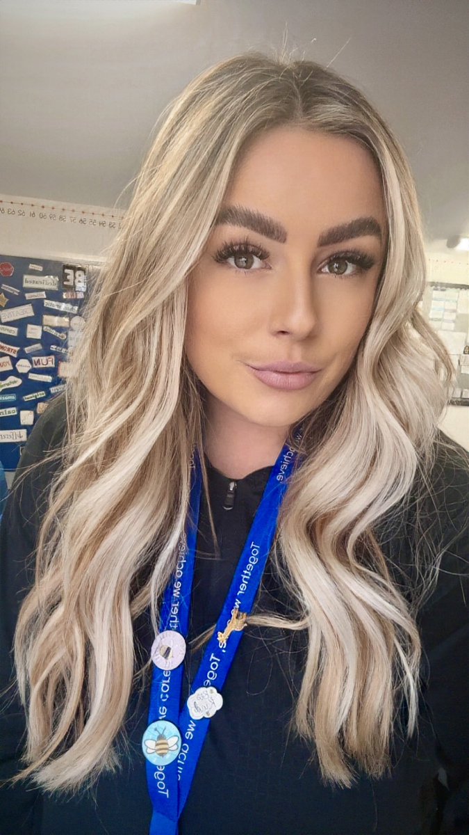 missrteach6's tweet image. It’s been a whirlwind of a week with 2 parents evenings shoved in the mix too! However, I must say that I adore sharing the children’s progress at this stage of the year 📚 Things have been tough outside of work but I’ll continue to say that this job is the reason I smile! 🤎