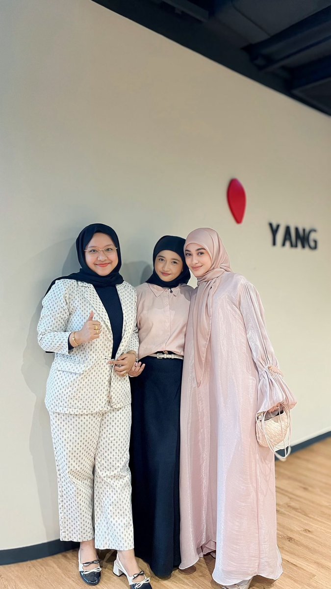 rinadandy's tweet photo. Tak sangka sebuah smol company seperti Marina Rituals akan bekerjasama dengan Pinn Yang &amp; TT! 

Jumpa pada 11/11 Fragrance Fiesta!
6pm - 8pm.
Di page Pinn Yang!

Selepas Marina Rituals, turn Simplysiti! Harap dapat jumpa Siti Nurhaliza. 😍 https://t.co/HPX3YTaV8a