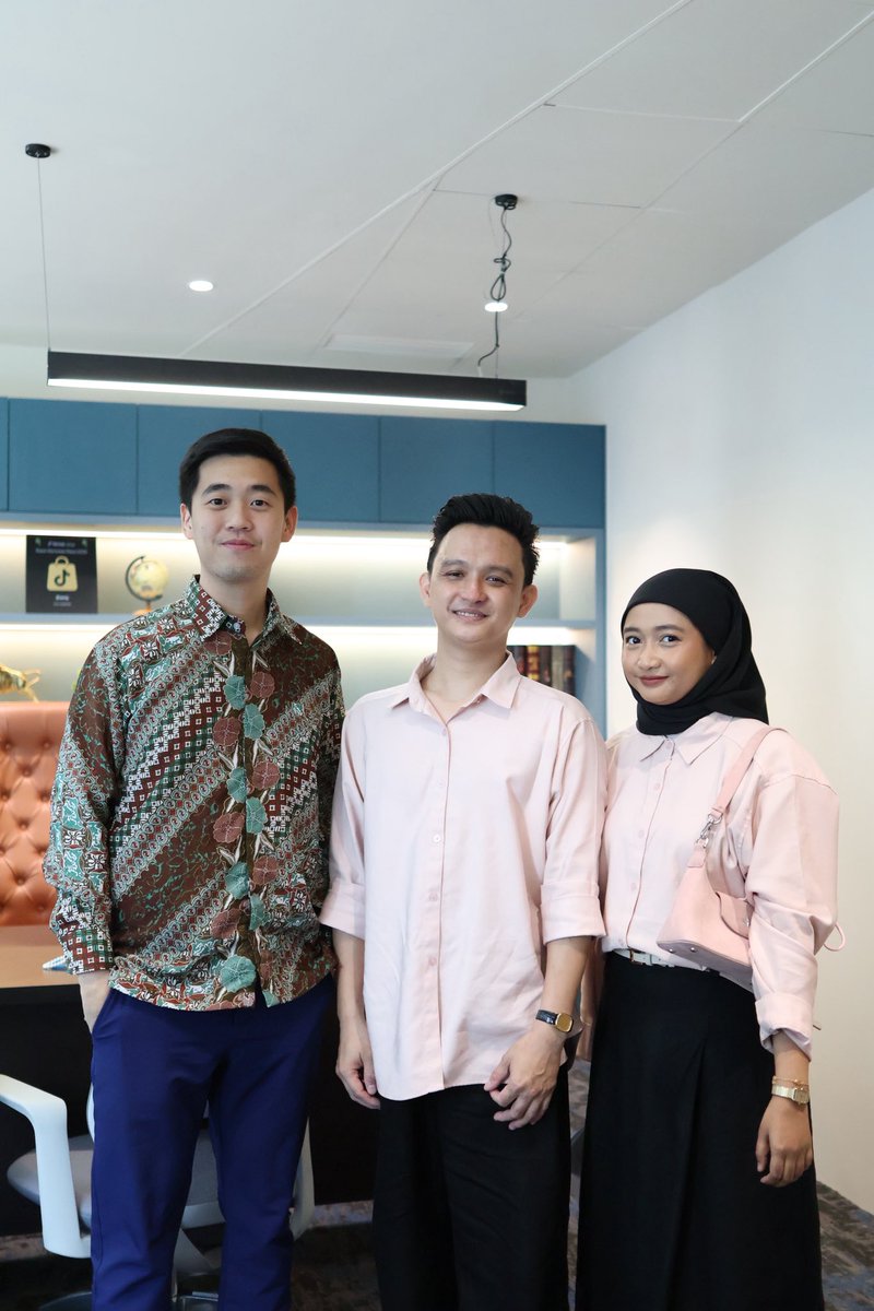 rinadandy's tweet photo. Tak sangka sebuah smol company seperti Marina Rituals akan bekerjasama dengan Pinn Yang &amp; TT! 

Jumpa pada 11/11 Fragrance Fiesta!
6pm - 8pm.
Di page Pinn Yang!

Selepas Marina Rituals, turn Simplysiti! Harap dapat jumpa Siti Nurhaliza. 😍 https://t.co/HPX3YTaV8a