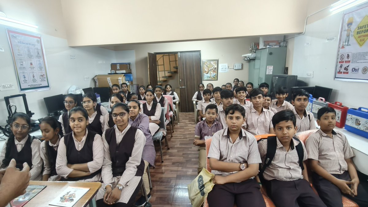IPLab_Rajkot's tweet image. On #BirthAnniversary of Sir #CVRaman, students of Jay Vijay School, #Rajkot visited @IPLab_Rajkot &amp;amp; learned about his legacy &amp;amp; scientific contributions.

They also explored #QuantumScienceKit by @InfoGujcost &amp;amp; learned how Raman’s discoveries still inspires modern #QuantumScience.