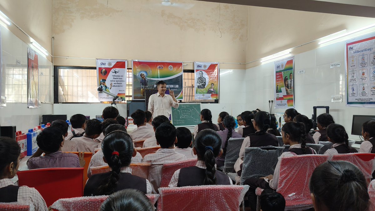 IPLab_Rajkot's tweet image. On #BirthAnniversary of Sir #CVRaman, students of Jay Vijay School, #Rajkot visited @IPLab_Rajkot &amp;amp; learned about his legacy &amp;amp; scientific contributions.

They also explored #QuantumScienceKit by @InfoGujcost &amp;amp; learned how Raman’s discoveries still inspires modern #QuantumScience.