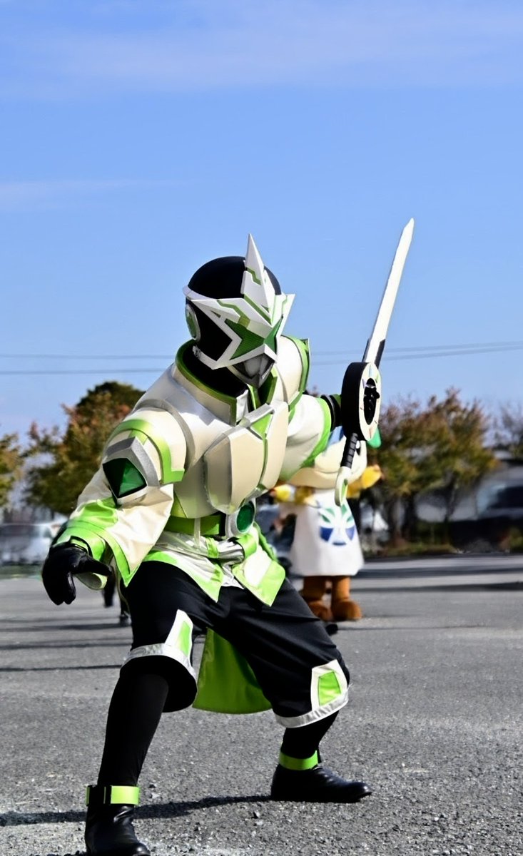 久しぶりにお会いできたクリエイドさん！！！！
最初武器は持ってらっしゃらなかったんだけどわざわざ取りに戻ってくれたたいへん良い方です…😌✨✨（お手数おかけしました🫠）
#SmileアンドBlaze2025
#創作絵師クリエイド
