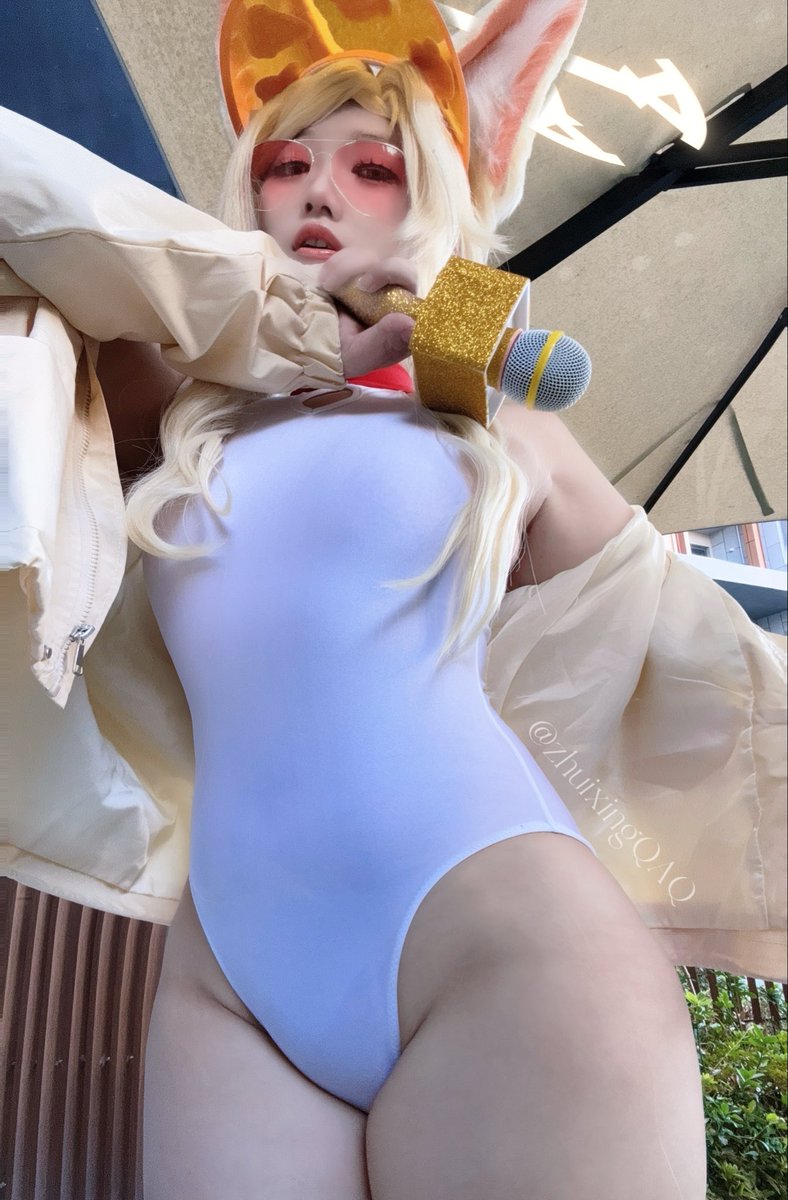 “随便开腿母狗蹲一下，再展示自己的骚汗脚，就会让那群粉丝心甘情愿跪舔呢~”
“……”
“嗯齁哦♡♡对不起对不起♡像这样勾引各位男爹真是抱歉♡龟头好烫，母畜的淫屄要被肏烂了噫噫噫♡♡雄性太强了完全赢不了♡要被粉丝轮奸内射变成公用鸡巴套子了齁哦哦♡……”
#意淫 #coser #坠星大聪明