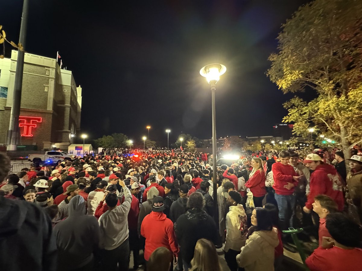 JarrettDRamirez's tweet photo. Scenes from outside Jones AT&amp;T Stadium about five and a half hours until kickoff.

Safe to say #TexasTech won’t have a problem filling up the student seating this morning. https://t.co/TRyzja1W8J
