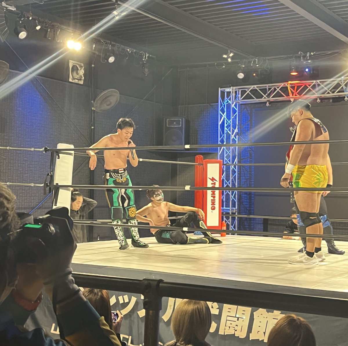 ジャスキチの2人、チャンピオンロードお疲れ様…なんて言うかボケ‼️

お前ら感傷に浸って牙抜けてねえだろうな⁉️

来週の #ハピステ興行 、ヌルかったら普通に3分で終わらせるからな

ちゃんと頭のネジ飛ばして来いよ‼️

#UWF118自主興行
#UWFgakupro