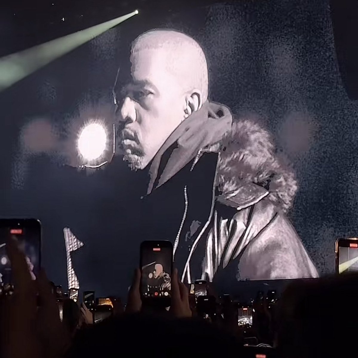 Ye Updates (Fan Account) tweet media