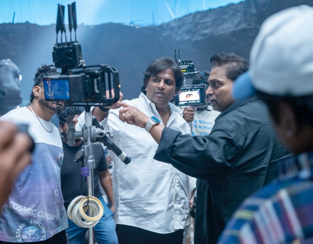 For the film #Nagabandham, a total of ten massive sets are being constructed,a feat rarely seen in Tollywood. In fact, no other film in the industry has ever featured ten grand sets on this scale.

👉For the song sequences, magnificent sets depicting Lord Shiva and