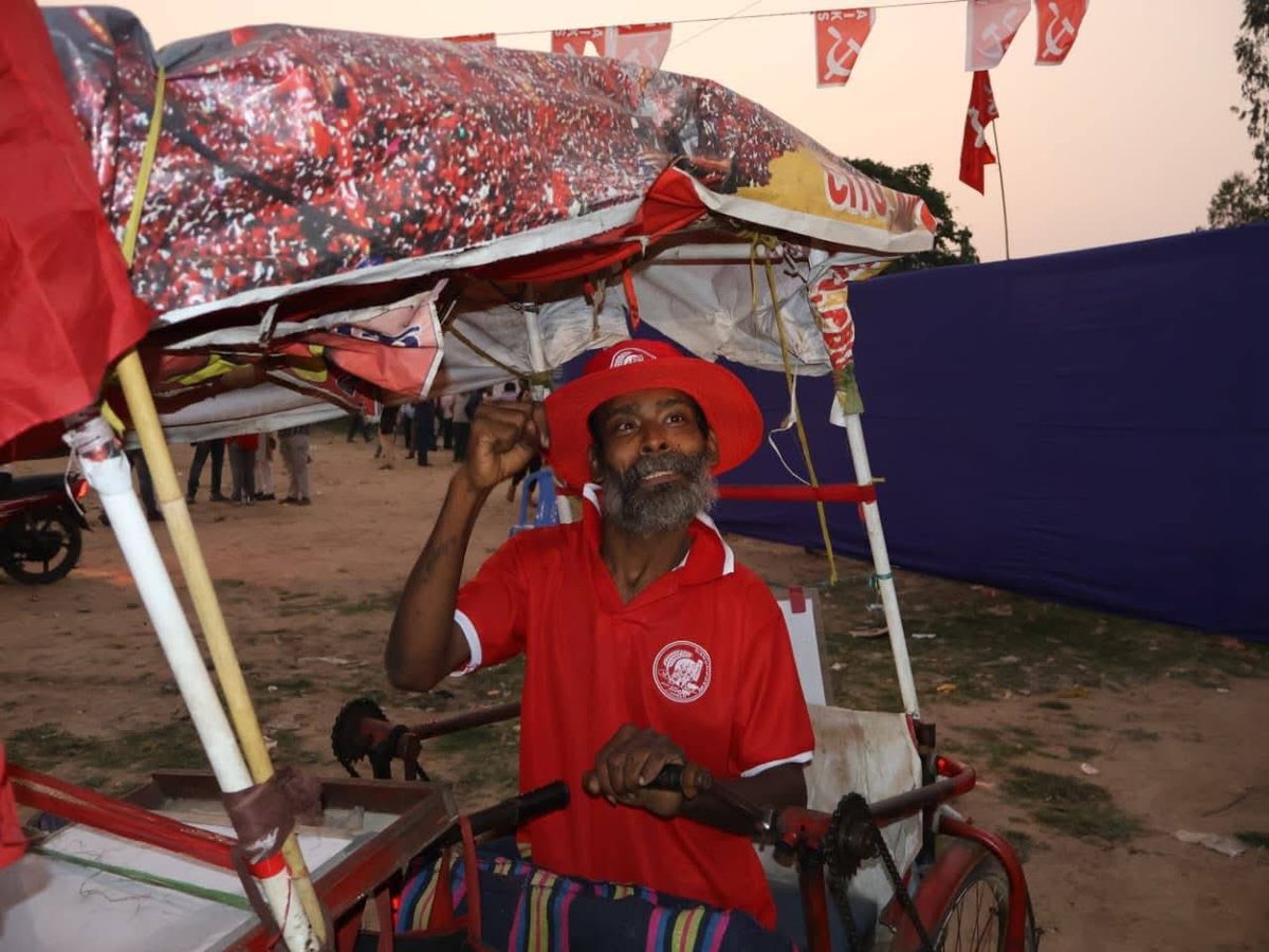 Salute Rabi Da!

Com.Rabi Das came all the way from Halishahar, 98 kilometres away from Bardhaman to attend the Krishak Sabha Rally. He informed me that he started his journey on 1st November and reached Bardhaman on the eve of the Rally on 6th November.