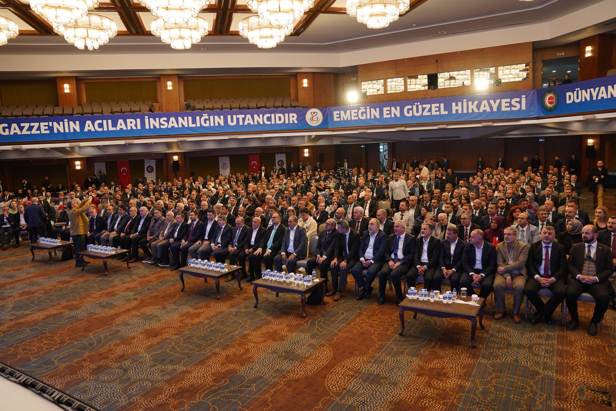 12 yıllık sendikal yolculuğuna 100 yıllık tecrübe, emek ve kararlılığı sığdıran Öz Sağlık-İş Sendikamızın 4. Olağan Genel Kurulunu, Çalışma ve Sosyal Güvenlik Bakanımız Sayın Prof. Dr. Vedat Işıkhan ve büyük Öz Sağlık-İş ailemizin coşkulu, güçlü ve yoğun katılımıyla büyük bir