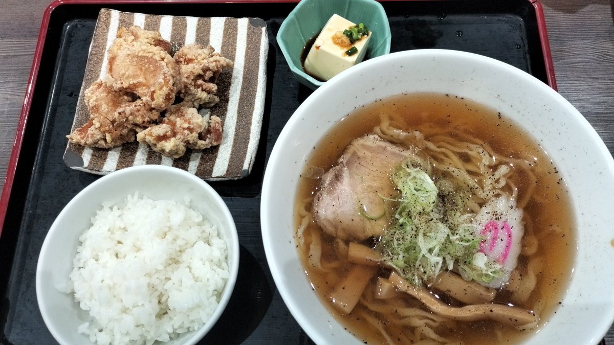 メシ 唐揚げ ラーメン　いただきますぅ🦜