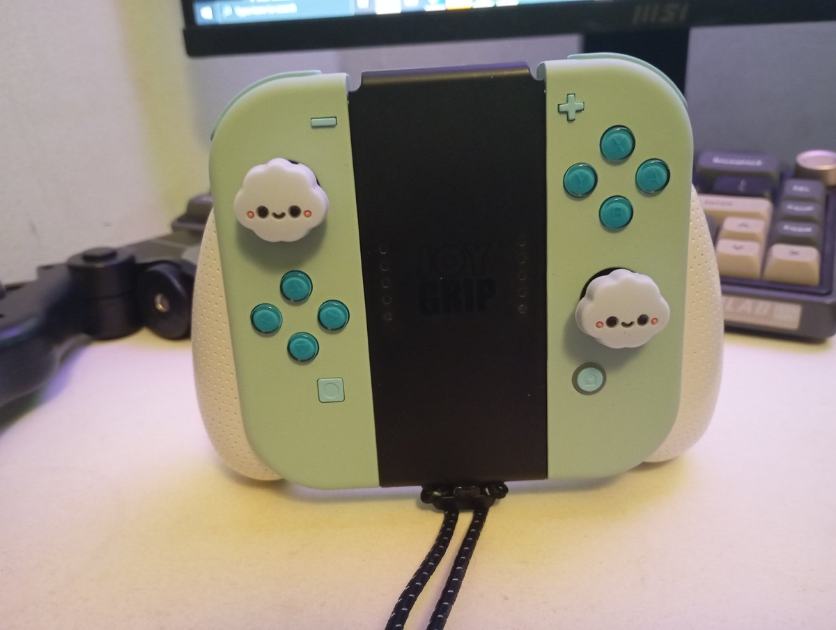 KaminariJ14's tweet image. I made a new set of clear orange Joy-cons and changed my mint ones. I also Use the new TMR joysticks for the OG joycons. 
#Switch #Joycon 
#customcontroller
@ExtremeRate
@GuliKitDesign