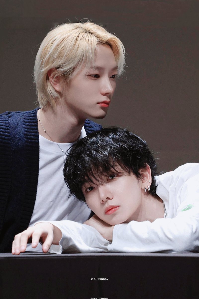sunghosloops's tweet photo. 💛🖤 https://t.co/Y21xdFdrcq