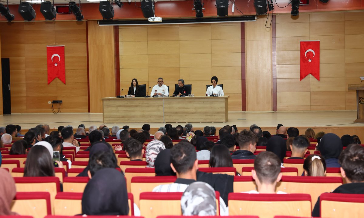 Adıyaman’da Gastronomi Paneli Düzenlendi

Adıyaman’ın zengin mutfak mirasını ulusal ve uluslararası düzeyde tanıtmak amacıyla, Valiliğimiz ev sahipliğinde “Adıyaman Mutfak Festivali” kapsamında geniş katılımlı bir Gastronomi Paneli düzenlendi.

Valilik konferans salonunda