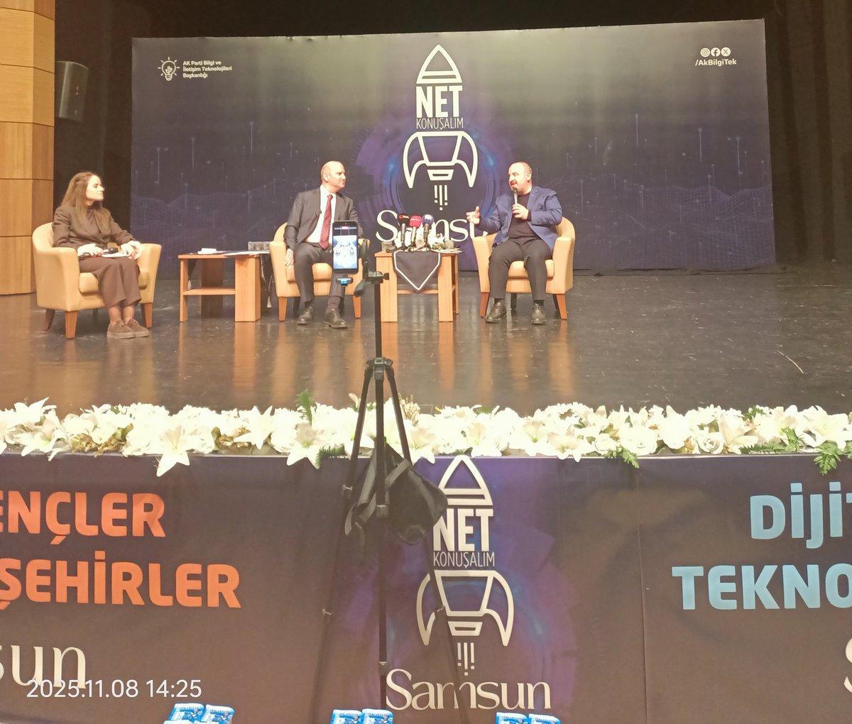 Sn.Meryem Sürmen <a href="/MeryemSurmen/">Meryem Sürmen</a> 'in hazırlamış olduğu bu güzel programda 
Sn. Mustafa Varank ve 
Sn. Ömer İleri ile Net Konuşalım Programındayız.
<a href="/varank/">Mustafa Varank</a> 
<a href="/DrOmerileri/">Dr. Ömer İleri</a> 
#NetKonuşalım