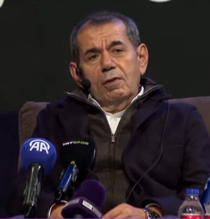 Başkan Dursun Özbek: "Şebinkarahisar'ın bir köyünden gelen mütevazı bir ailenin çocuğu, Galatasaray Lisesi'nde okuyabiliyor, çalışıyor ve Galatasaray Spor Kulübü gibi çok değerli bir camianın başkanı olabiliyor. Başka bir camiada da son derece zengin bir ailenin çocuğu geliyor, o