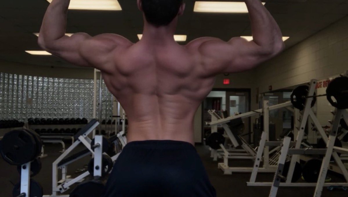 MuscleGodMarcus tweet media