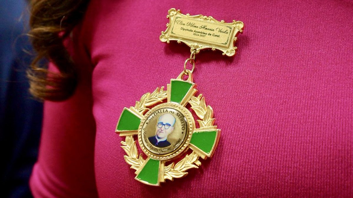 🎖️ Con profunda gratitud recibimos la Medalla al Mérito Monseñor Agustín Gutiérrez, otorgada por el Concejo Municipal de #Fómeque.
Un reconocimiento que honra el vínculo con esta tierra y fortalece nuestro compromiso de seguir trabajando con entrega y responsabilidad.