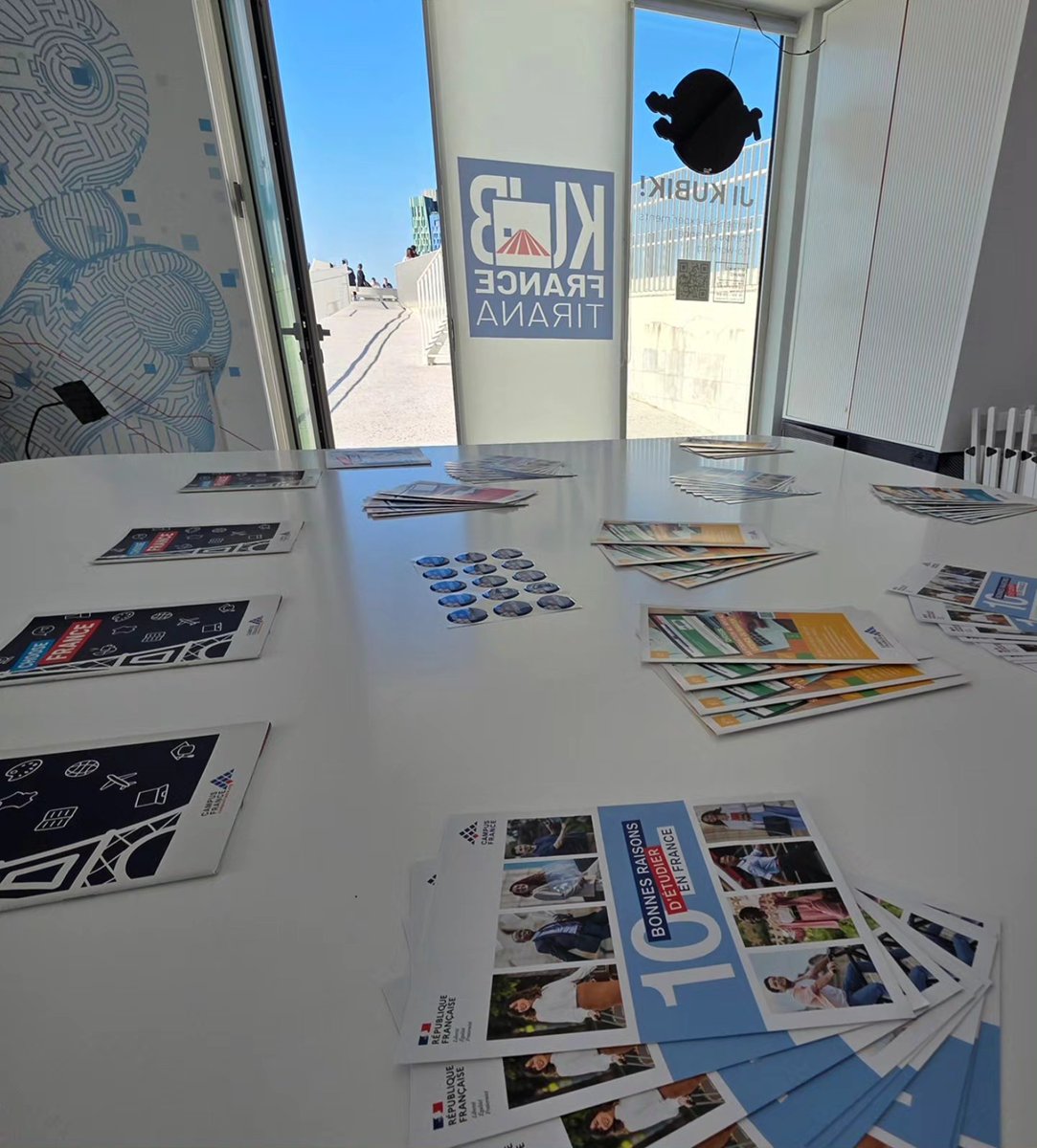 🤝Semaine riche en rencontres au KubFranceTirana 🇫🇷
Les étudiants ont pu s’informer sur les études en France et échanger avec Campus France Albanie. 
Merci pour leur intérêt et leur énergie ! 🎓