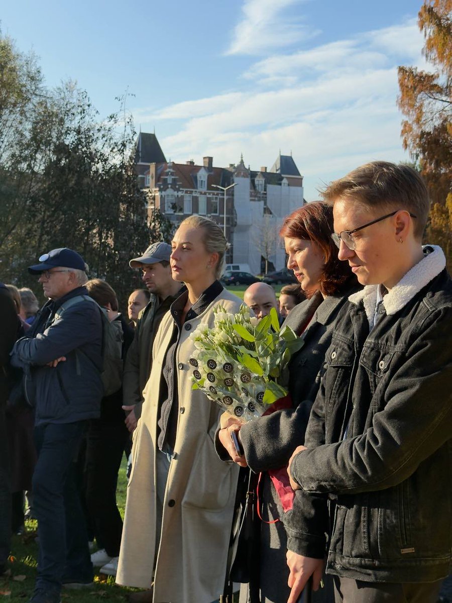 ACF_int's tweet image. In The Hague, next to the Russian Embassy, a memorial bench has been installed in memory of Alexei Navalny.

❤️‍🩹 Thank you to everyone who remembers Alexei and helps to honor his memory.