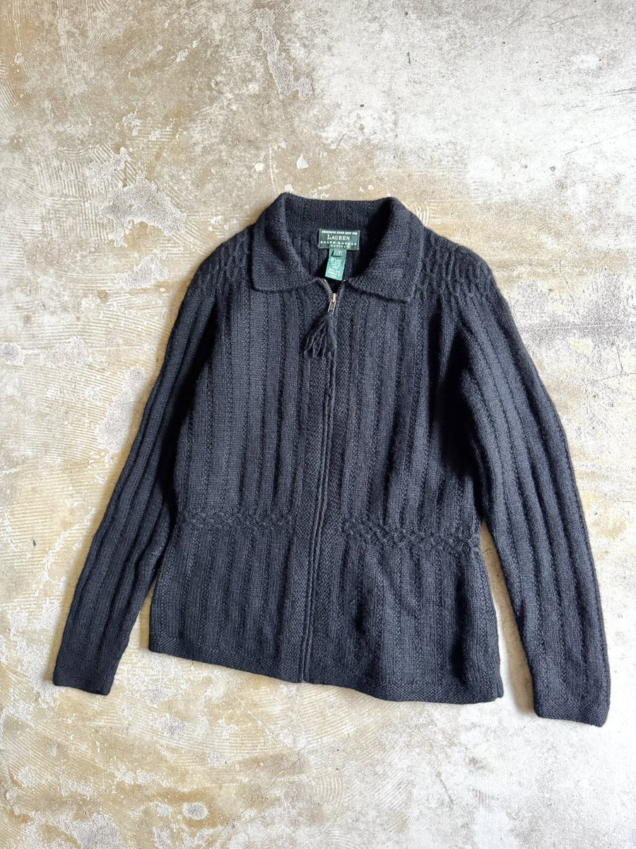 lightcave_alice's tweet image. LAUREN フロントジップカーディガン