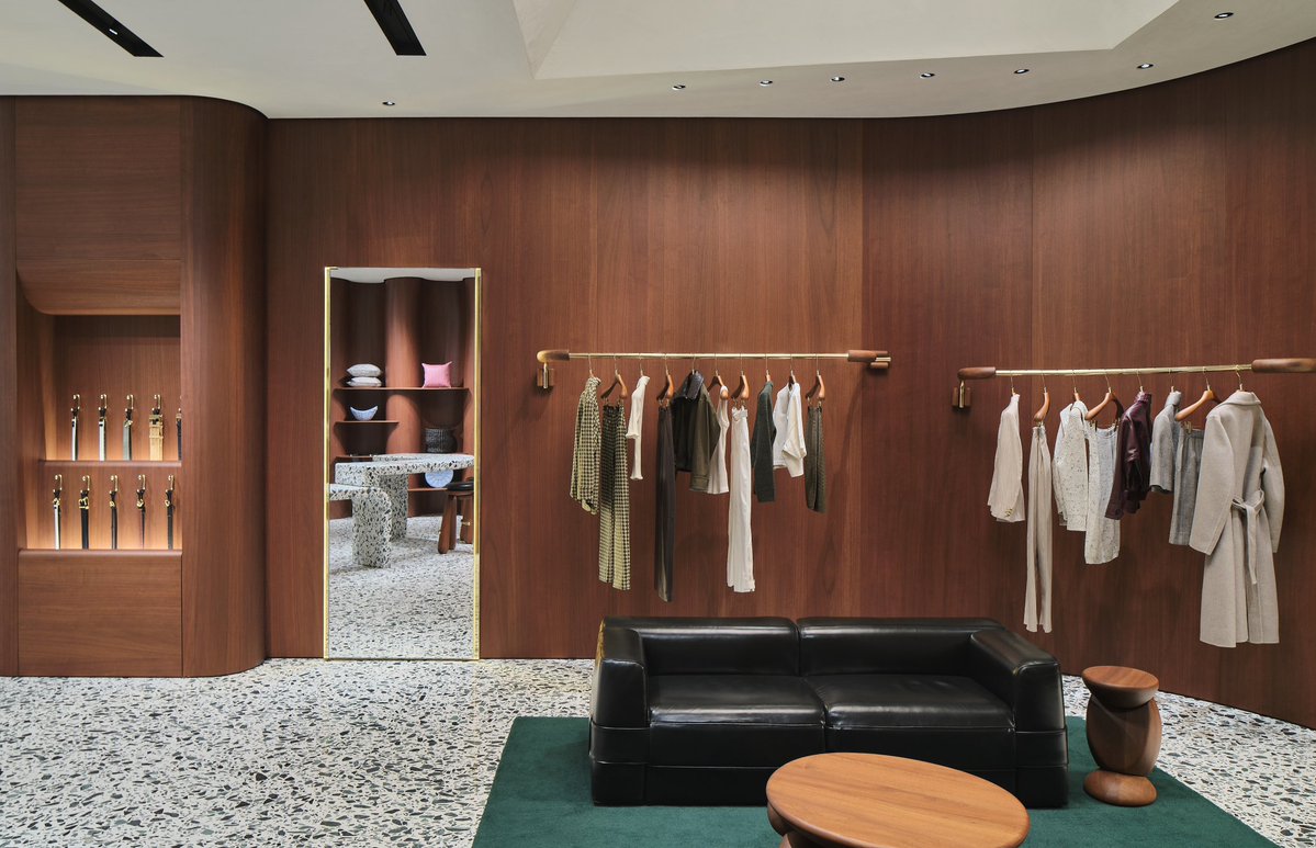 cppluxury's tweet image. BOTTEGA VENETA opens new store in California at South Coast Plaza Mall (Costa Mesa)

#BottegaVeneta #SouthCoastPlaza #California #CostaMesa #luxuryfashion #luxury #fashion #luxurybags #luxuryaccessories #Kering @KeringGroup