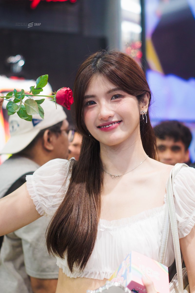 EtherealSnap's tweet image. 251107 KAIA Charice
⌜ Alpha Lifestyle Reopening ⌟

@ChariceHermoso
The best view 🌹🍒

KAIA AT ALPHA LIFESTYLE
#KAIA #KAIA_CHARICE #AirWheelPH