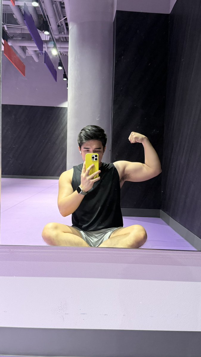 _glennyboy's tweet photo. Pumped and sore 😩 https://t.co/twv9LoYF5e