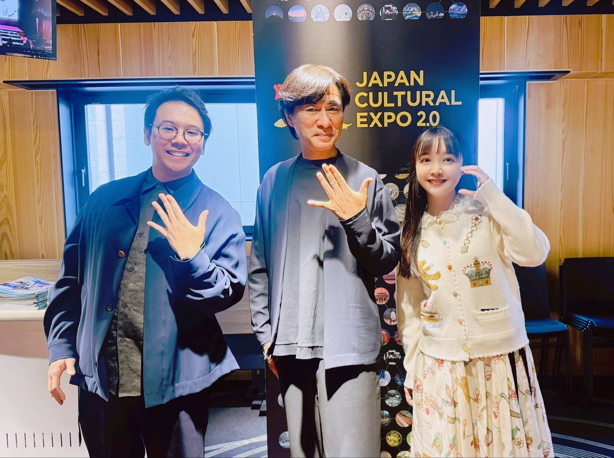 pandanekooo's tweet photo. 昨日の「アニメ＆まんが 聖地EXPO 2025」で、鯛さんとアニメツーリズムの魅力についてトークさせていただきました🎤✨
なんと横浜のお土産まで…贅沢マロン🌰めちゃ好きリピ予定！
早めに帰ることにはなりましたが、たっぷり聖地トークできて楽しかった！
河森正治会長ともお写真撮れて嬉しかった☺️📸 https://t.co/eWoXKNN7Cn
