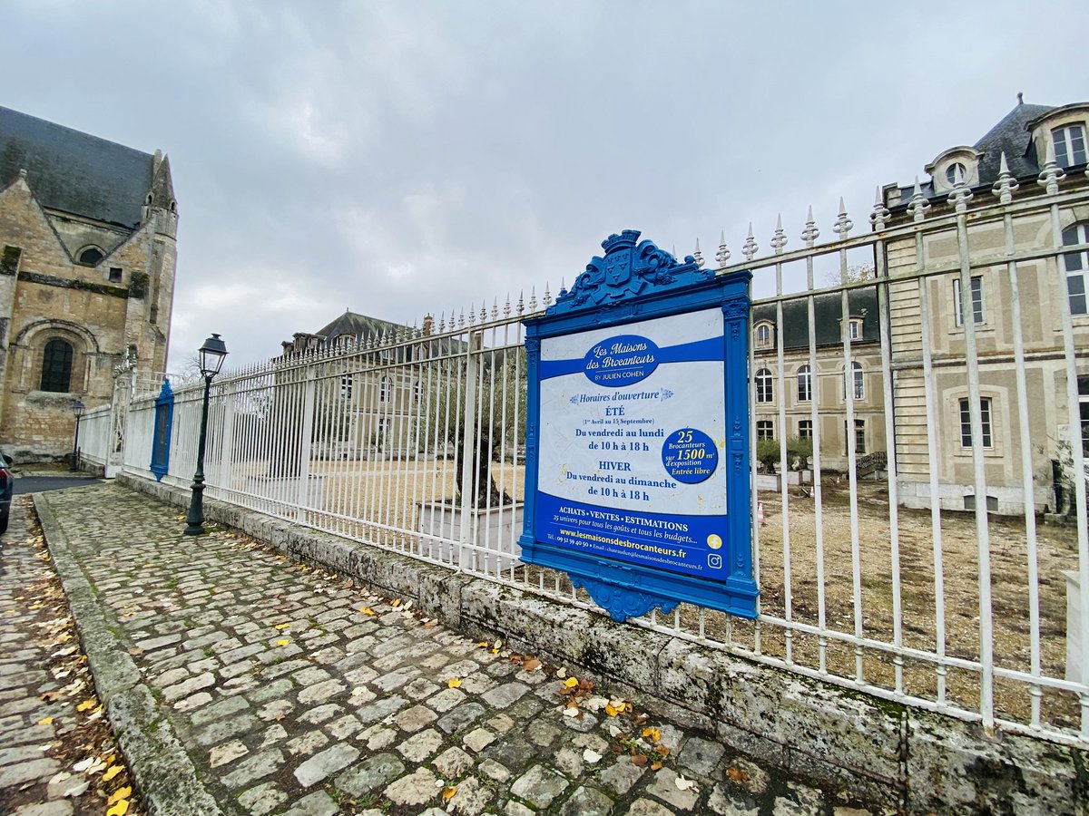 Transformer le centre-ville de #Châteaudun, c’est un projet collectif ! Merci à mes équipes : votre engagement et votre expertise rendent chaque projet concret et visible. 🌆💪 #Leadership #Urbanisme #TravailCollectif