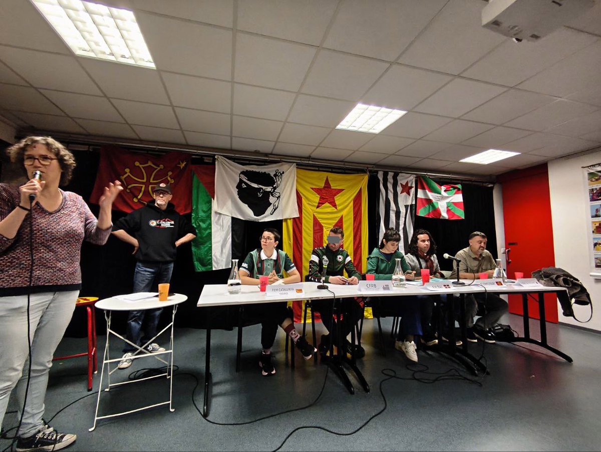 Avui som a la Primera Trobada de Nacions sense Estat en el context de l'Estat francès.

És l'hora dels pobles, ✊
per a l'alliberament social i nacional!