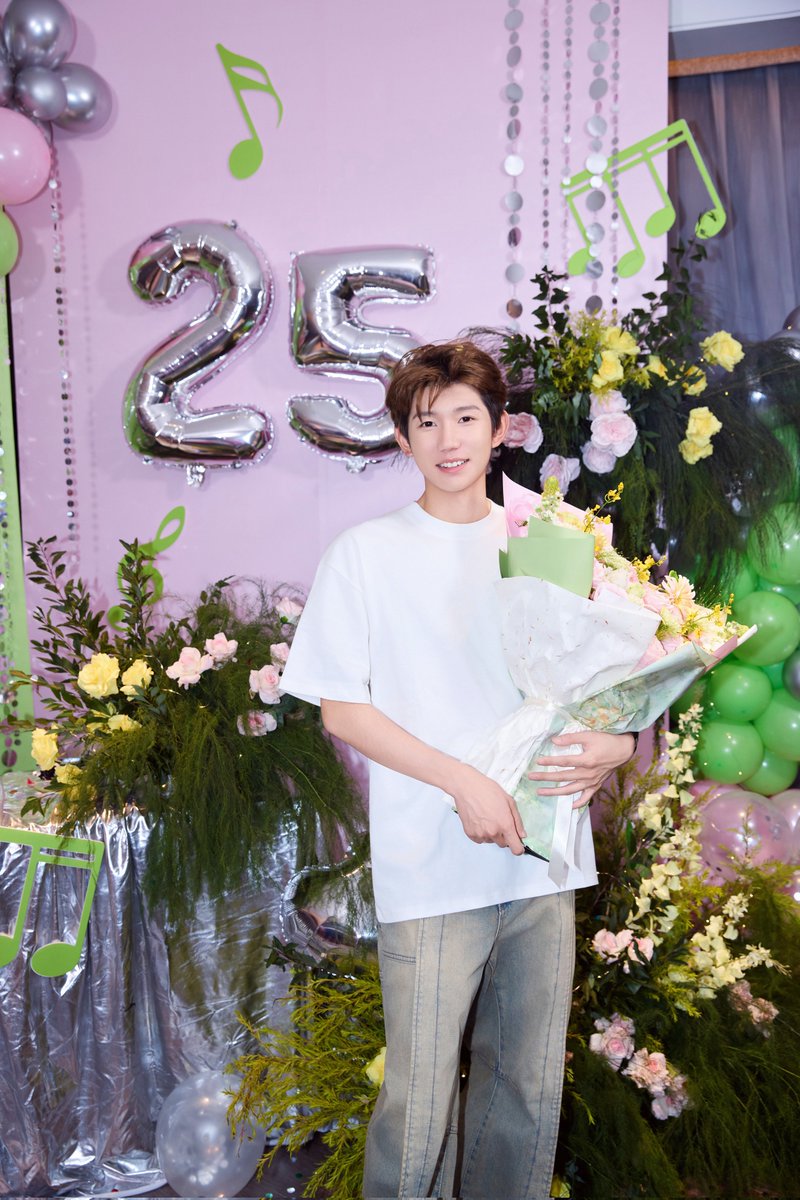 TFBOYS_THFANS's tweet photo. #หวังหยวน Studio Weibo Update
🎂 #HBD25thWangYuan

ขอให้ลูกพี่หยวนแข็งแรง สดใสตลอดไปเลยนะคะ 

รูปเพิ่มเติม 💚 https://t.co/UwBn6vnL4m
#TFBOYS #王源 #WangYuan #RoyWang https://t.co/ijTRwj7uXU