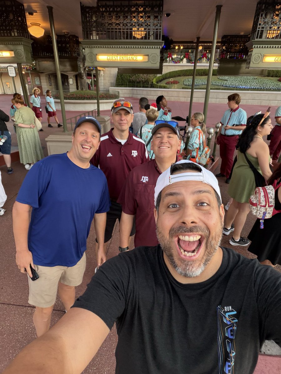 Agvet06's tweet image. Slight bus delay but still second group at the gate. 

@RideEvery #EveryRideWDW #PasstheAdvil @Dash4Cash20

Raising funds for @GKTWVillage