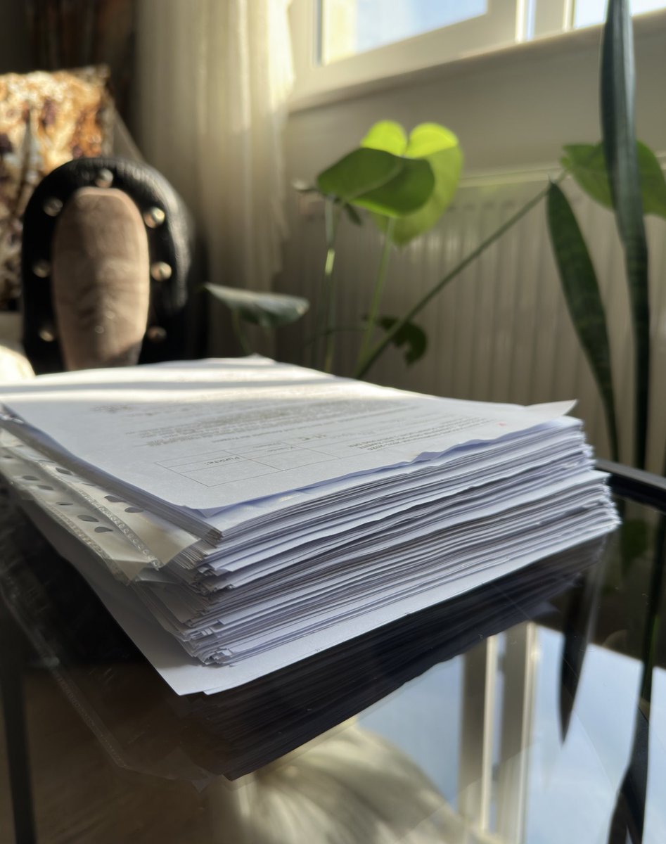 Niyet ettim sınav kağıtlarını okumaya ✍🏻👩🏻‍🏫