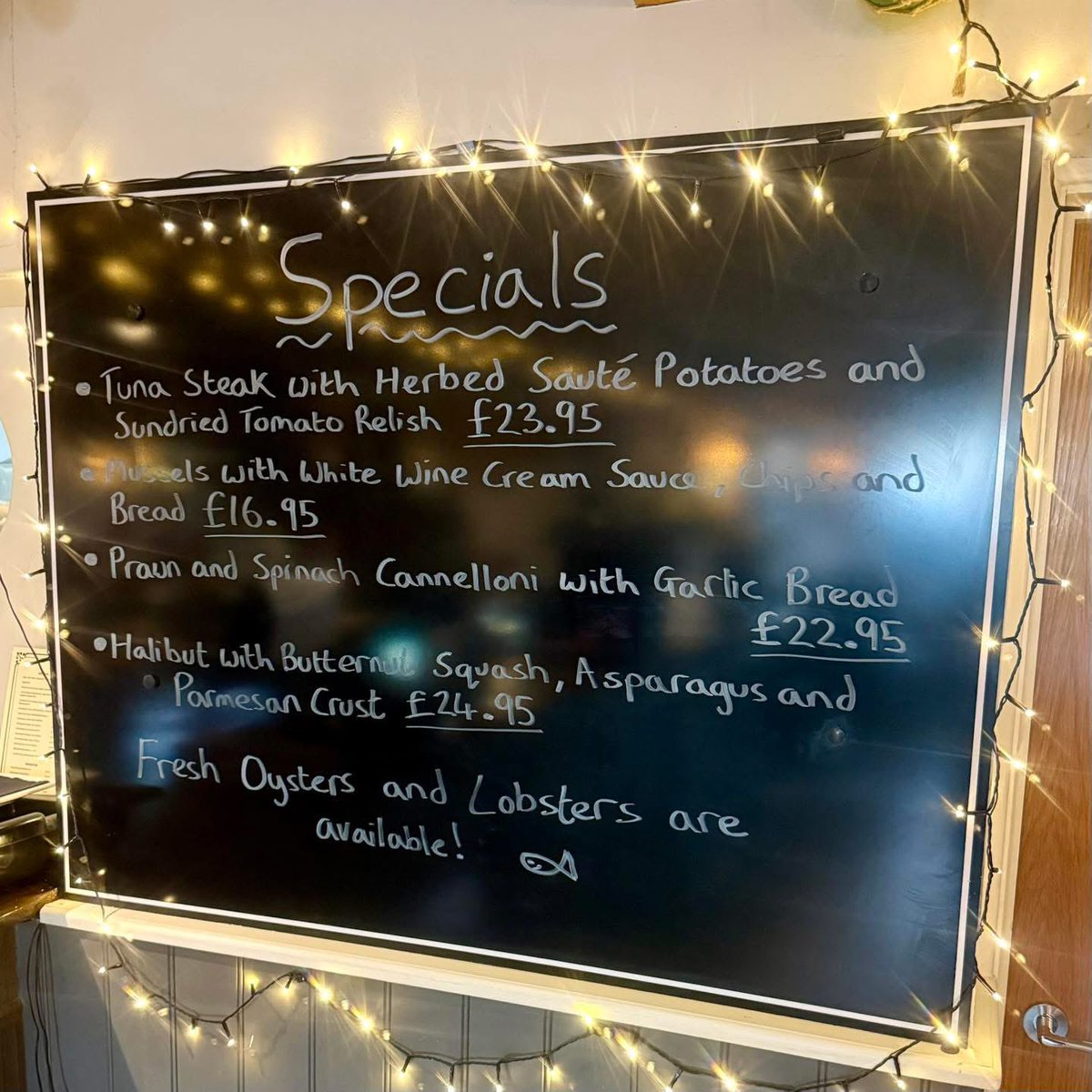 missuswalker's tweet photo. @tomparkerbowles if you want to try somewhere extraordinarily unexpectedly good, in an extraordinarily unexpected location,  I recommend you try https://t.co/VhHKbgMVqu opposite Gt Yarmouth Magistrates Court 🤣🙈.  It’s worth the A11/A47 trek.  Today’s specials board:- https://t.co/dS3yA1UGE4
